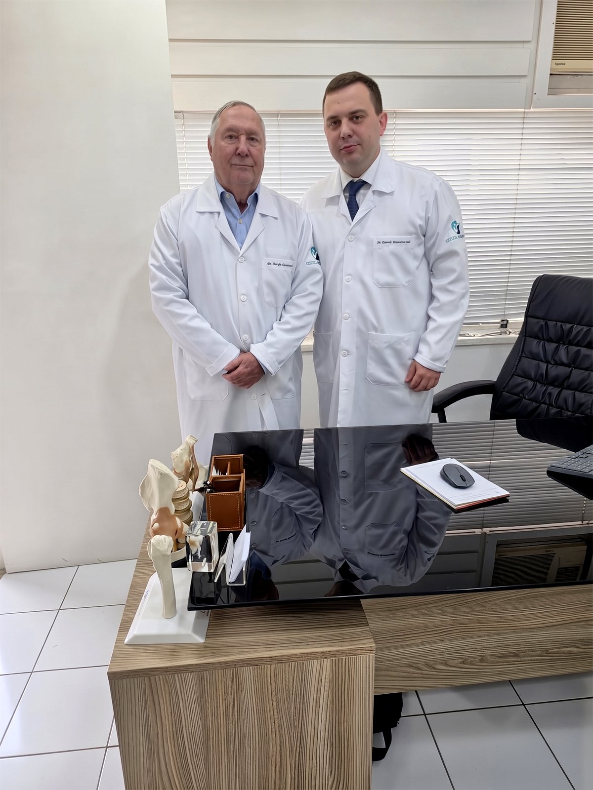 Dr. Sérgio e Dr. Dennis Sansanovicz na Clínica Sansanovicz, Higienópolis.